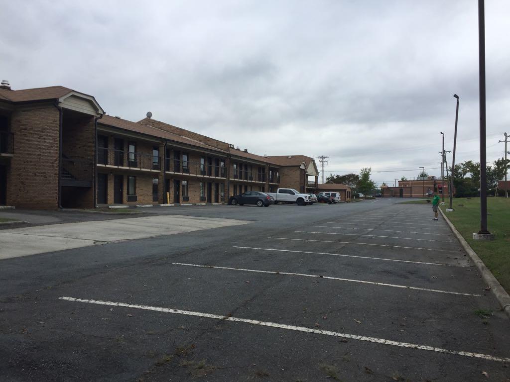 Days Inn By Wyndham King-Winston Salem Area Bagian luar foto