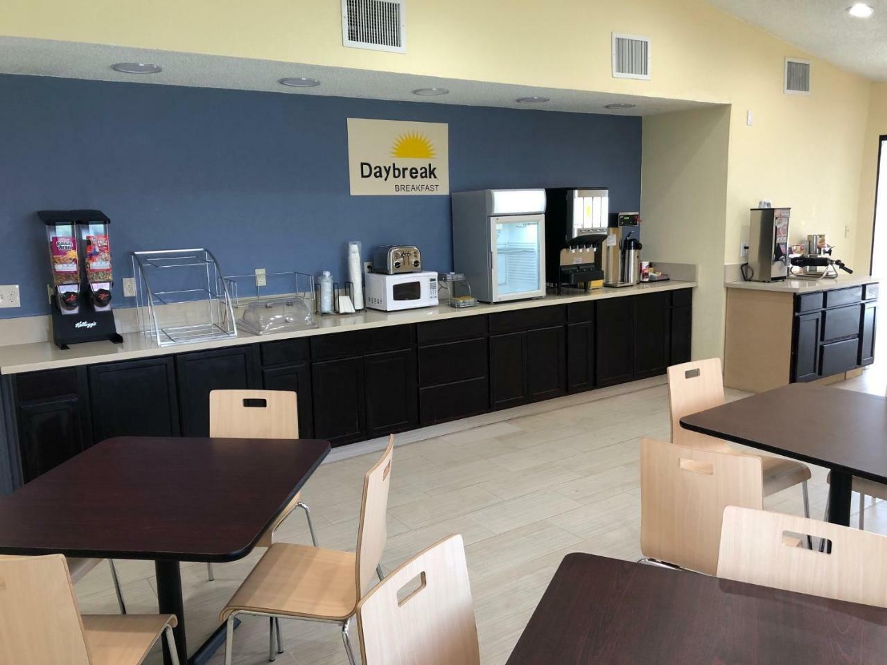 Days Inn By Wyndham King-Winston Salem Area Bagian luar foto